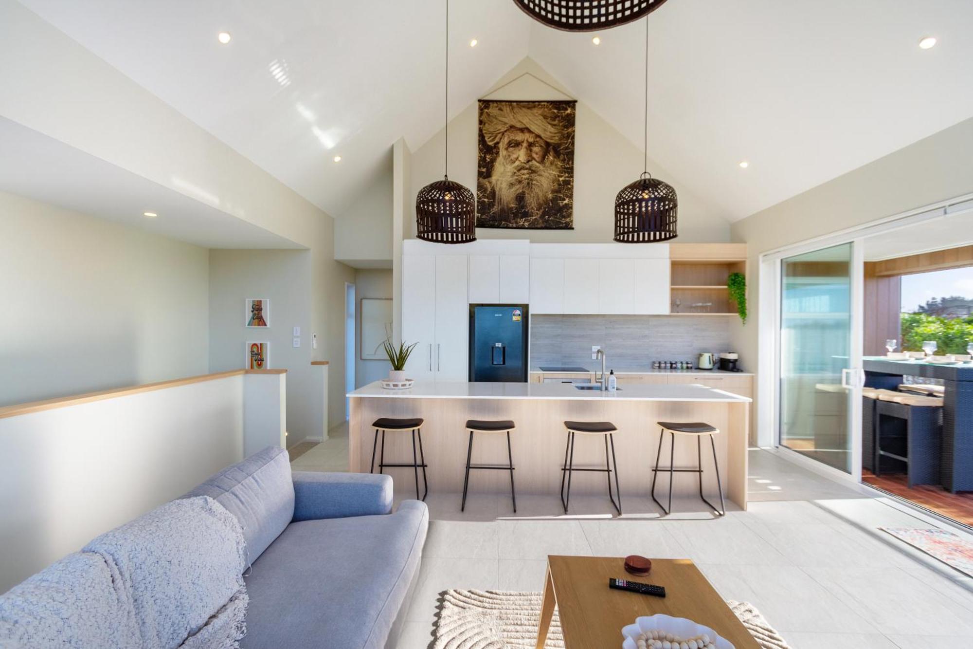 Luxury Beachside Living Elegant 3-Bedroom Haven Christchurch Exterior photo