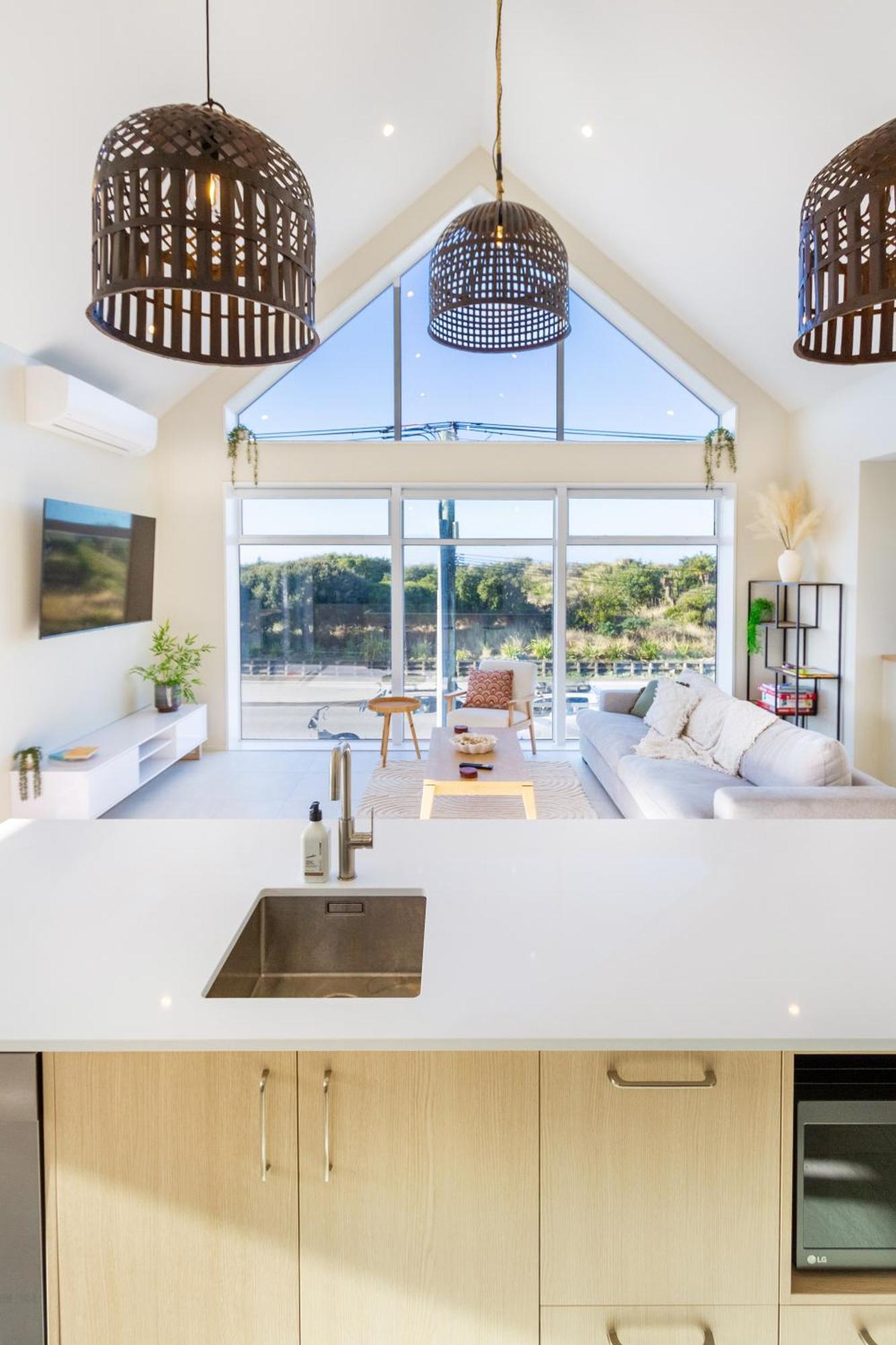 Luxury Beachside Living Elegant 3-Bedroom Haven Christchurch Exterior photo